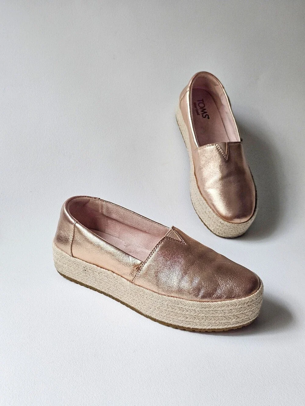 TOMS Valencia Rose Gold Metallic Leather Jute Platform Espadrille SlipOn Shoes 8